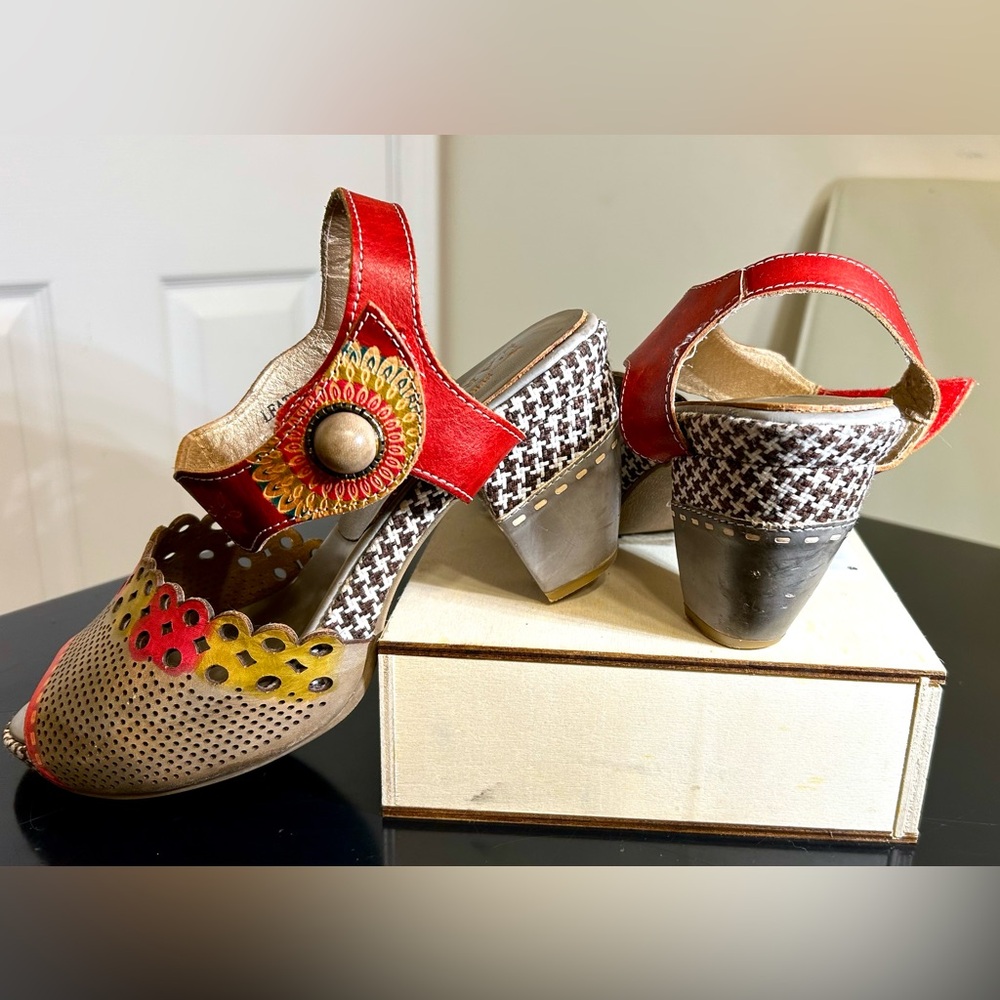 L’ Artiste Spring Step Leather  Heels with Whimsical Design EC | Size: 40/10